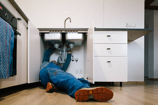 Professional Leak Detection technician working in Woodbury, NY